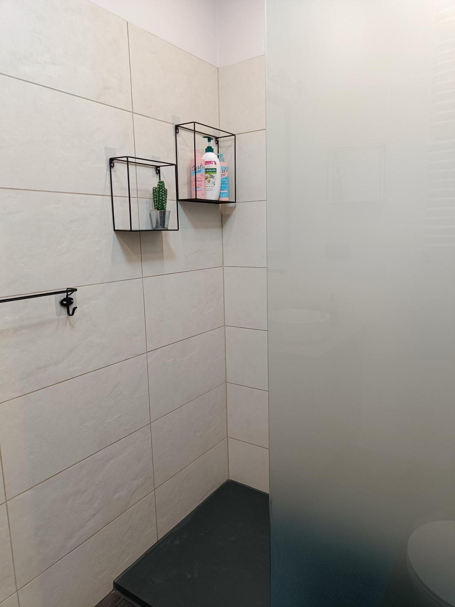 Uroczy Apartament z Garażem Kraków Zewnętrze zdjęcie